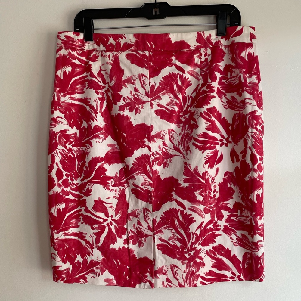 The Limited Red and White Floral SIde Zip Pencil Skirt Size 12 - Picture 3 of 6